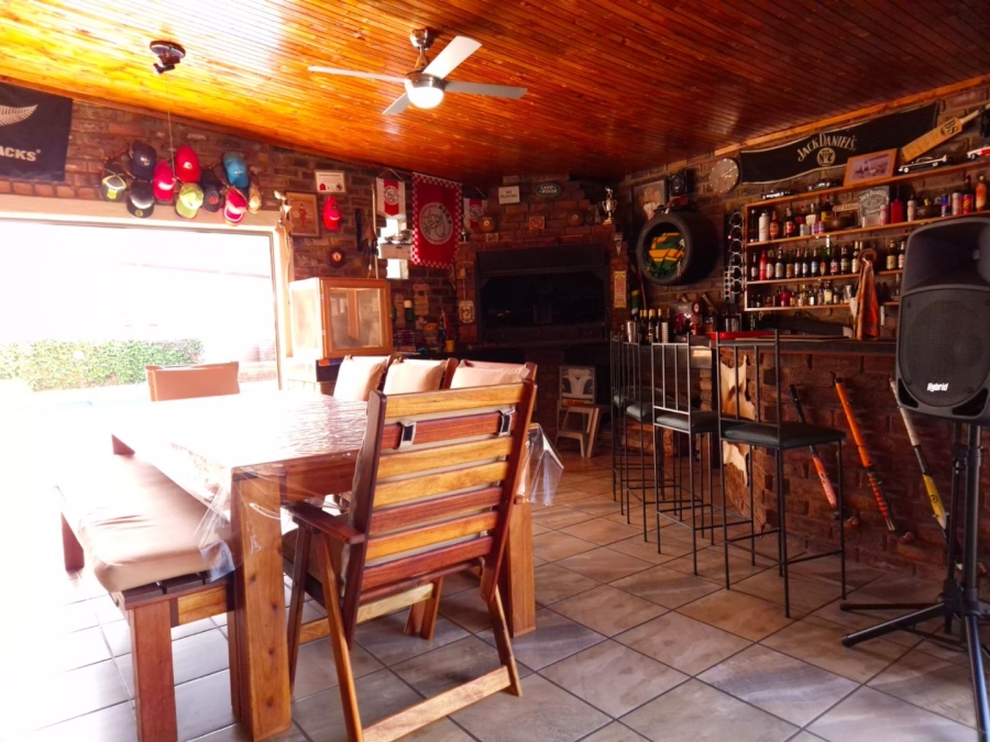 5 Bedroom Property for Sale in Garsfontein Gauteng