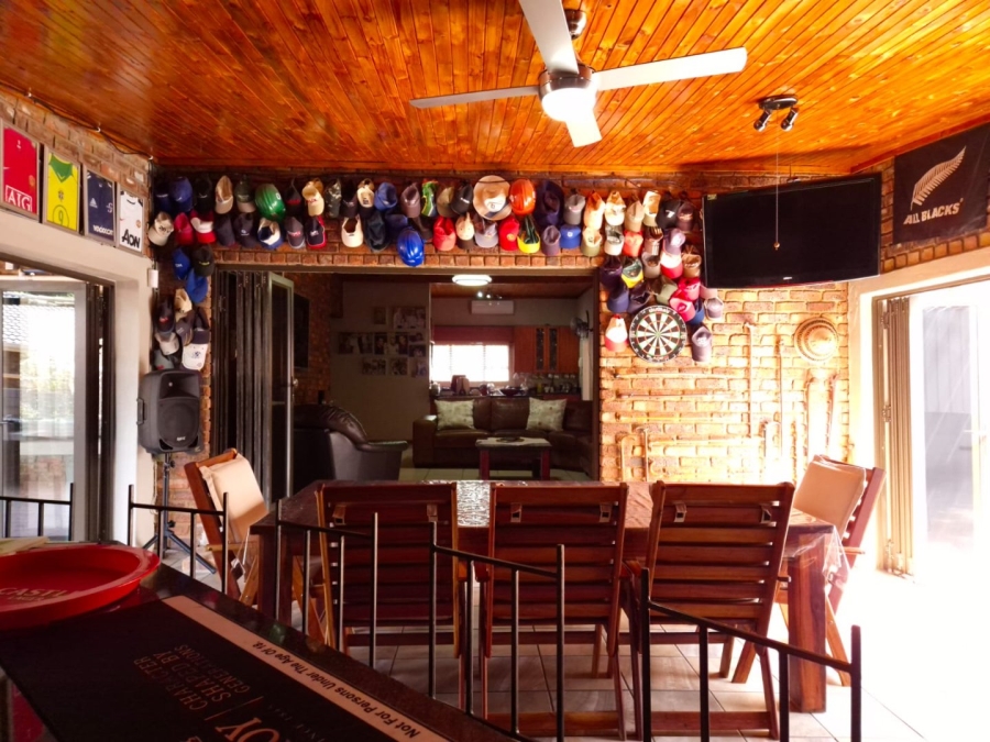 5 Bedroom Property for Sale in Garsfontein Gauteng