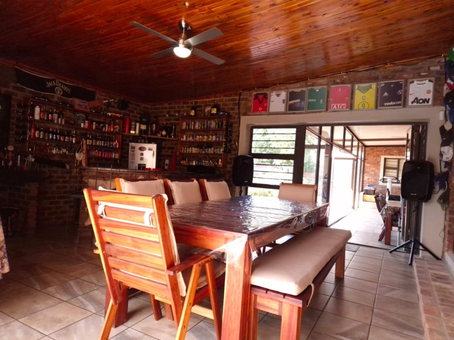 5 Bedroom Property for Sale in Garsfontein Gauteng