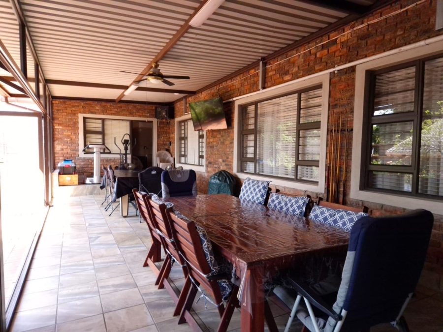 5 Bedroom Property for Sale in Garsfontein Gauteng