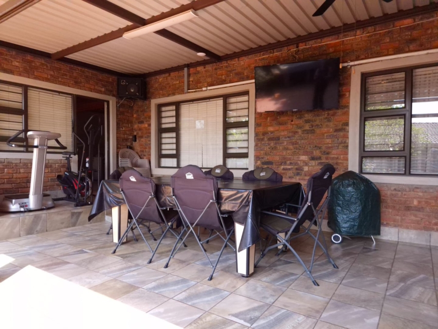 5 Bedroom Property for Sale in Garsfontein Gauteng