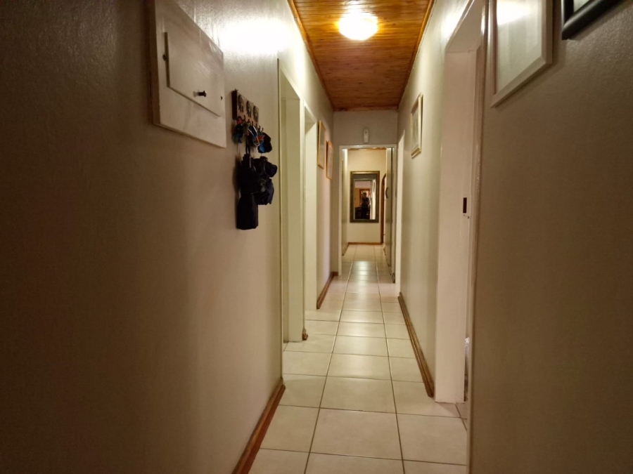 5 Bedroom Property for Sale in Garsfontein Gauteng