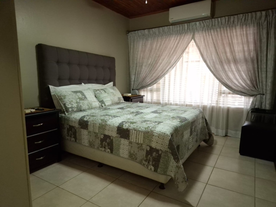 5 Bedroom Property for Sale in Garsfontein Gauteng