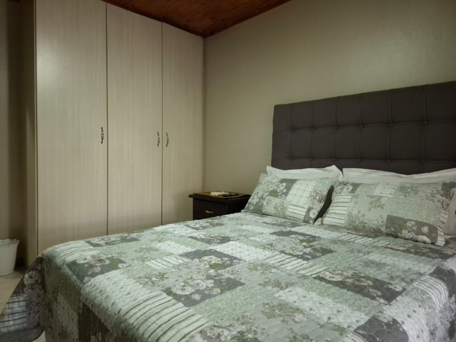 5 Bedroom Property for Sale in Garsfontein Gauteng