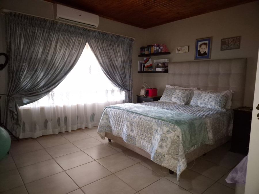 5 Bedroom Property for Sale in Garsfontein Gauteng
