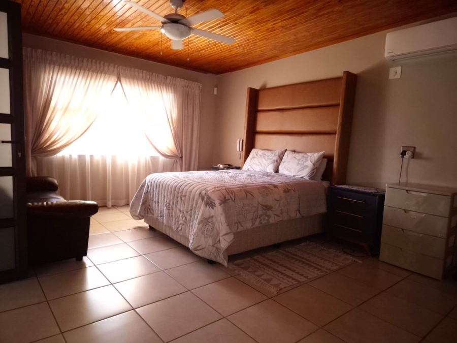 5 Bedroom Property for Sale in Garsfontein Gauteng