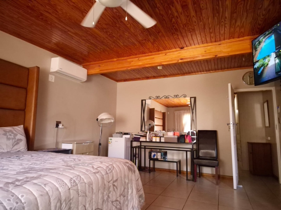 5 Bedroom Property for Sale in Garsfontein Gauteng