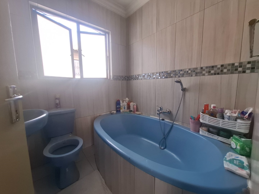 To Let 3 Bedroom Property for Rent in Amandasig Gauteng