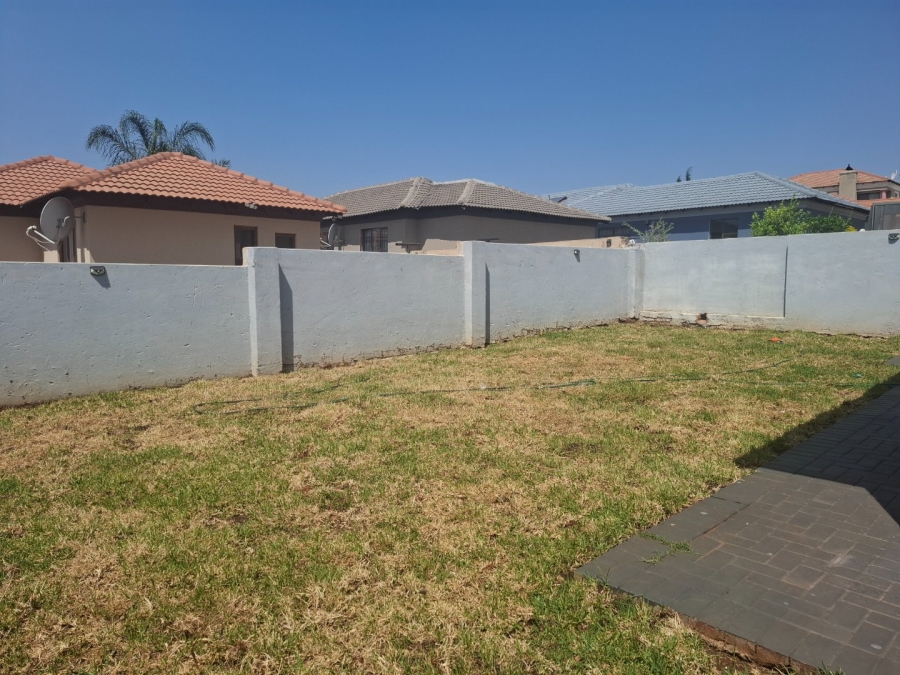 To Let 3 Bedroom Property for Rent in Amandasig Gauteng