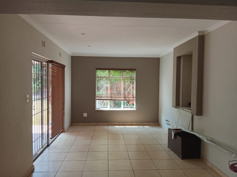 To Let 3 Bedroom Property for Rent in Oakdene Gauteng