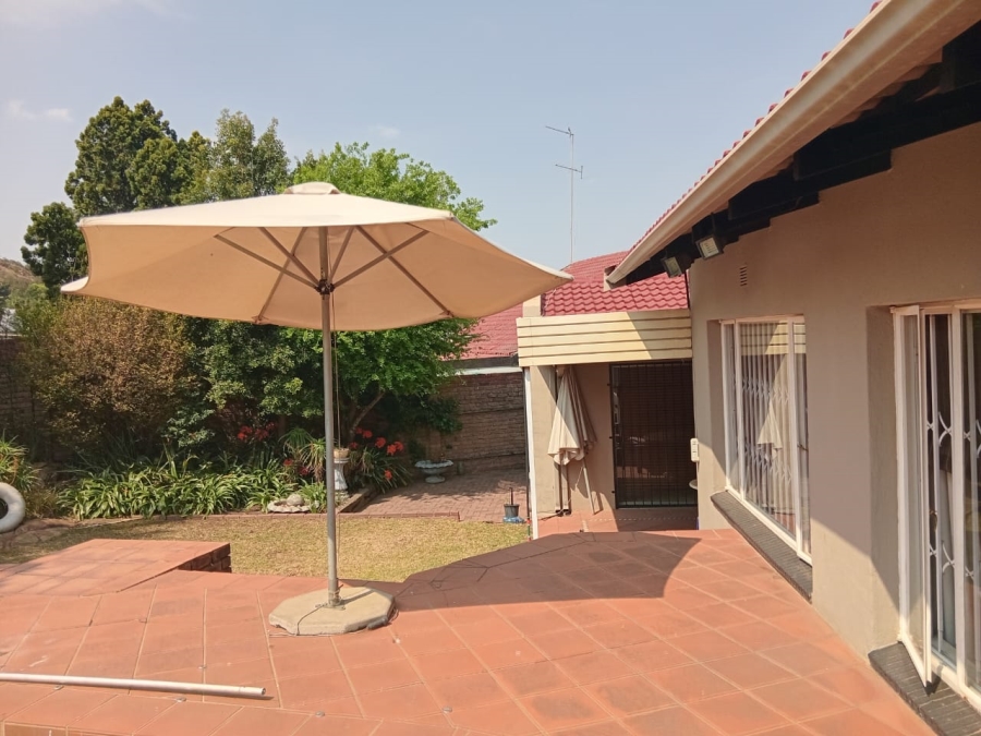 To Let 3 Bedroom Property for Rent in Oakdene Gauteng