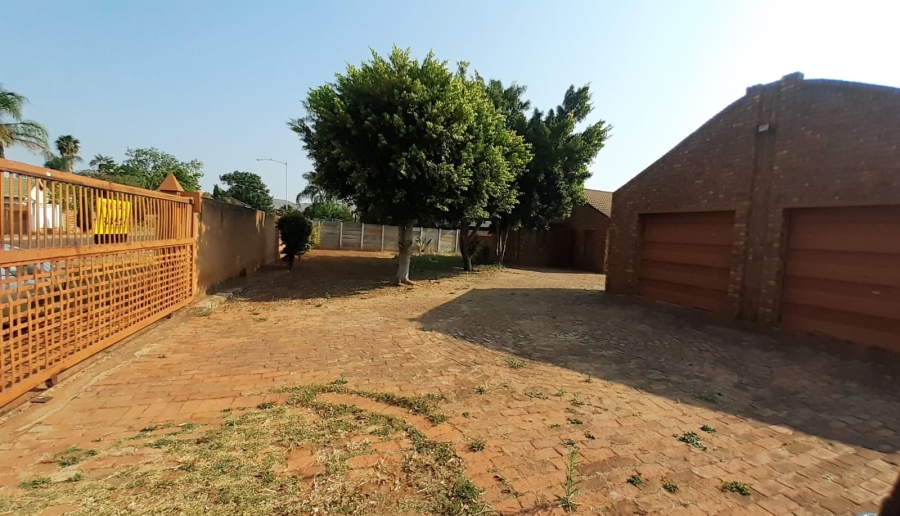 2 Bedroom Property for Sale in The Orchards Gauteng