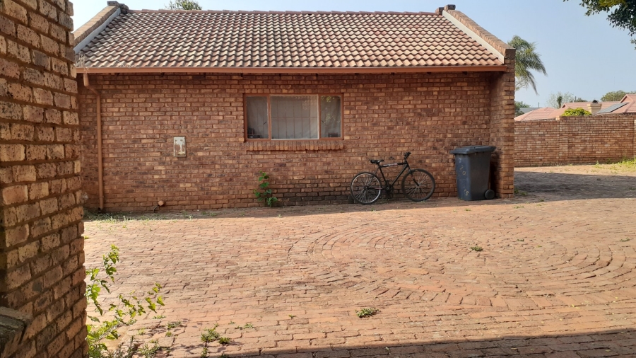 2 Bedroom Property for Sale in The Orchards Gauteng