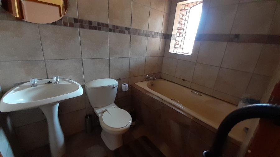 2 Bedroom Property for Sale in The Orchards Gauteng