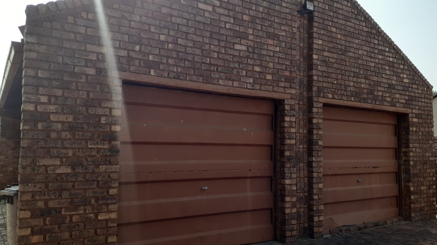 2 Bedroom Property for Sale in The Orchards Gauteng