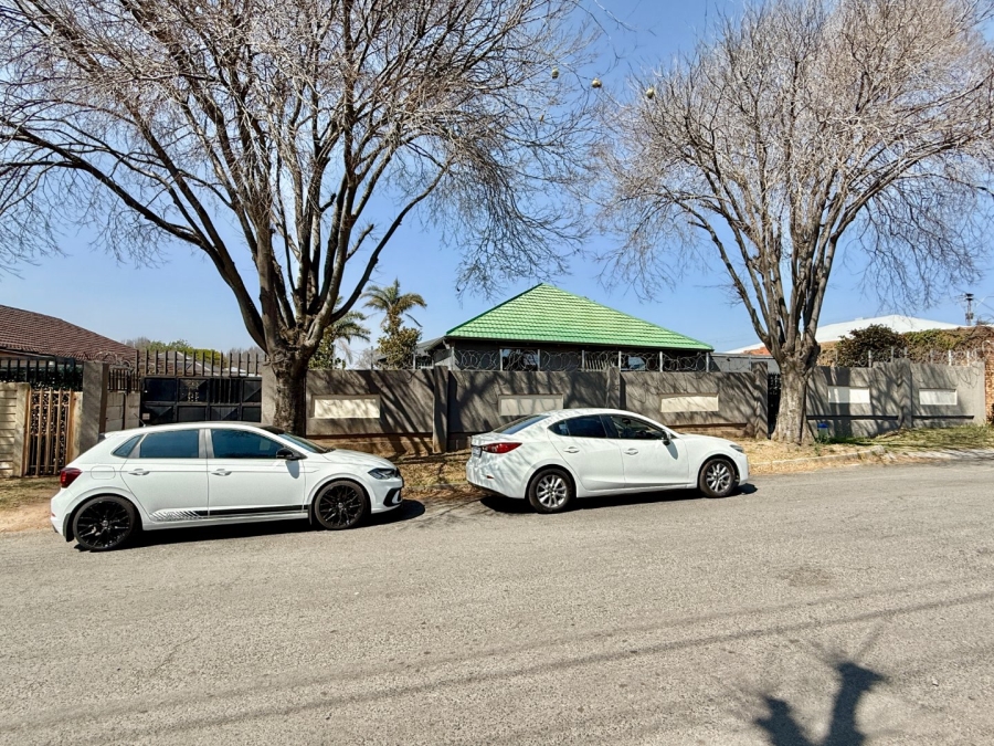 5 Bedroom Property for Sale in The Hill Gauteng