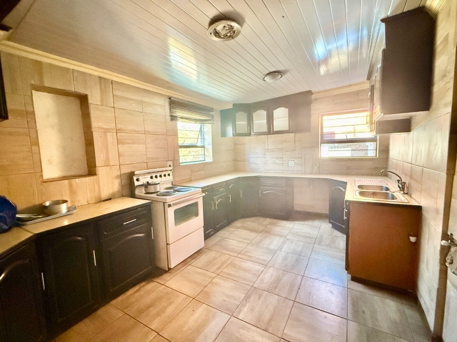 5 Bedroom Property for Sale in The Hill Gauteng