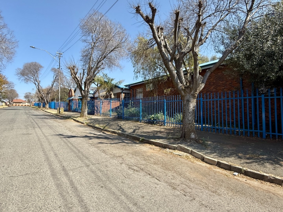 5 Bedroom Property for Sale in The Hill Gauteng