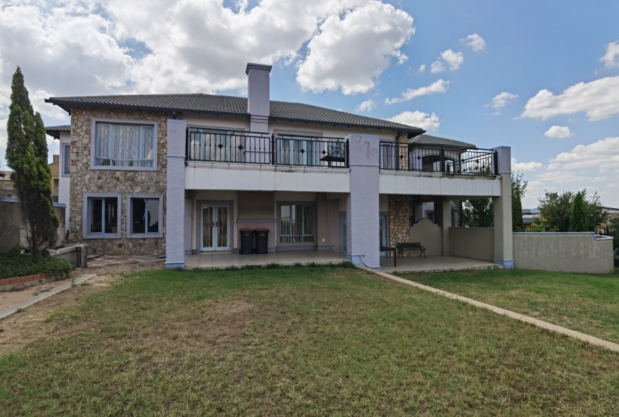 5 Bedroom Property for Sale in Aquavista Mountain Estate Gauteng