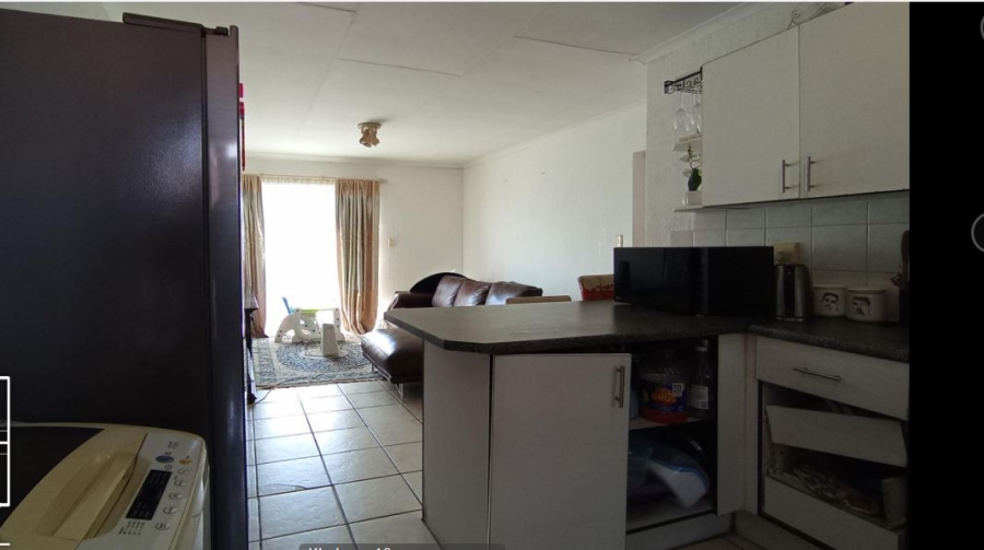 2 Bedroom Property for Sale in Vorna Valley Gauteng