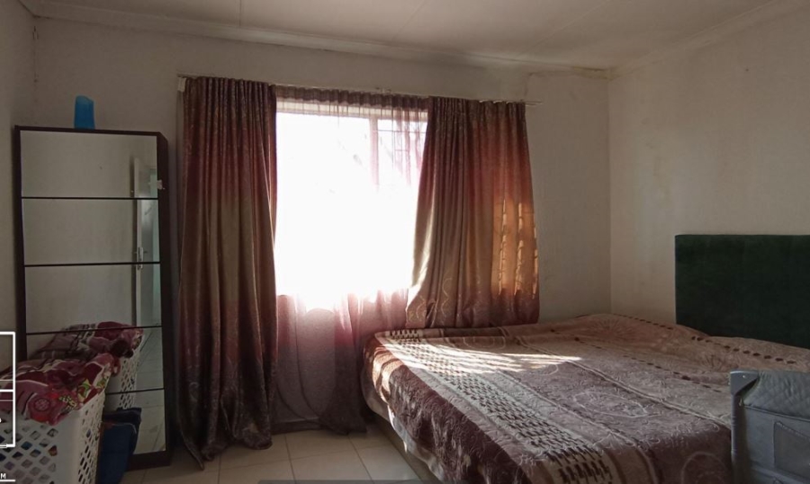 2 Bedroom Property for Sale in Vorna Valley Gauteng
