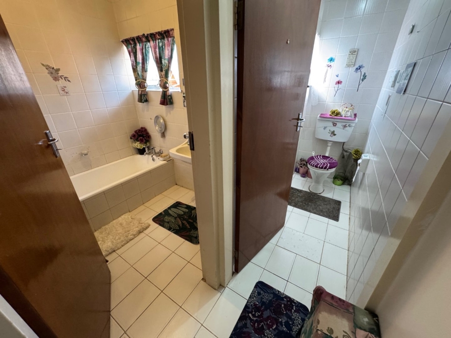 5 Bedroom Property for Sale in Birchleigh Gauteng