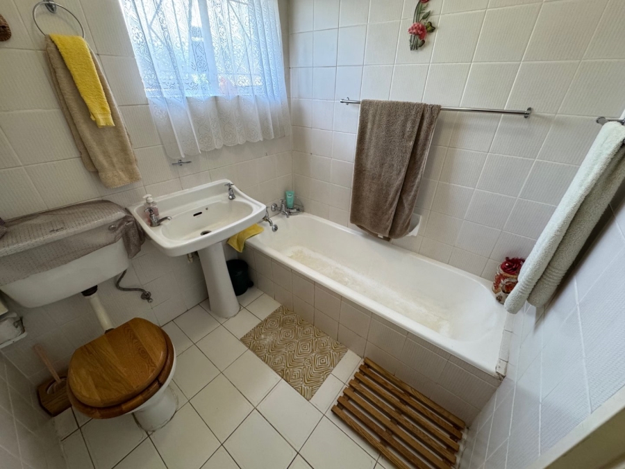 5 Bedroom Property for Sale in Birchleigh Gauteng