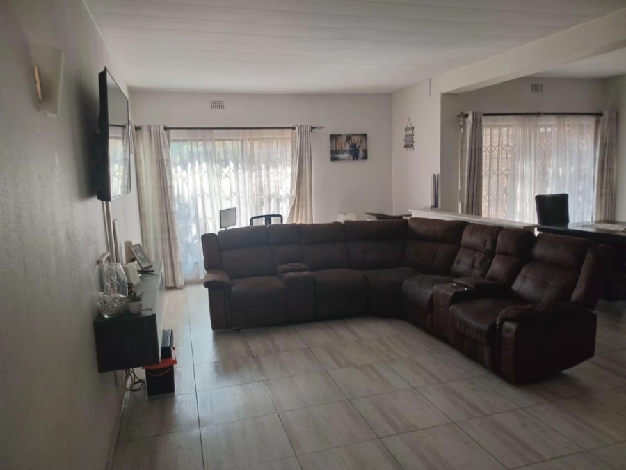 3 Bedroom Property for Sale in Meredale Gauteng