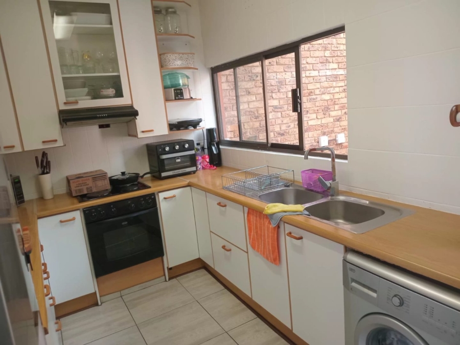 3 Bedroom Property for Sale in Meredale Gauteng