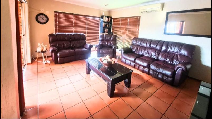 5 Bedroom Property for Sale in Glen Marais Gauteng