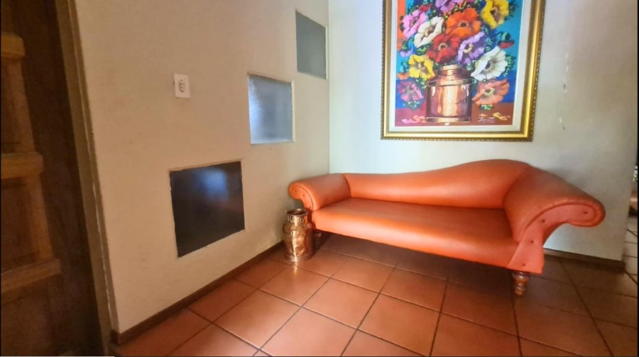 5 Bedroom Property for Sale in Glen Marais Gauteng
