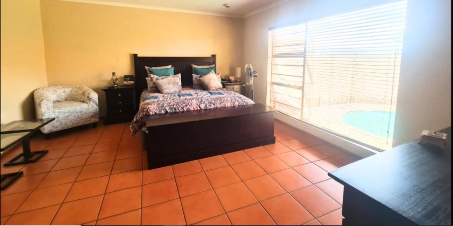 5 Bedroom Property for Sale in Glen Marais Gauteng