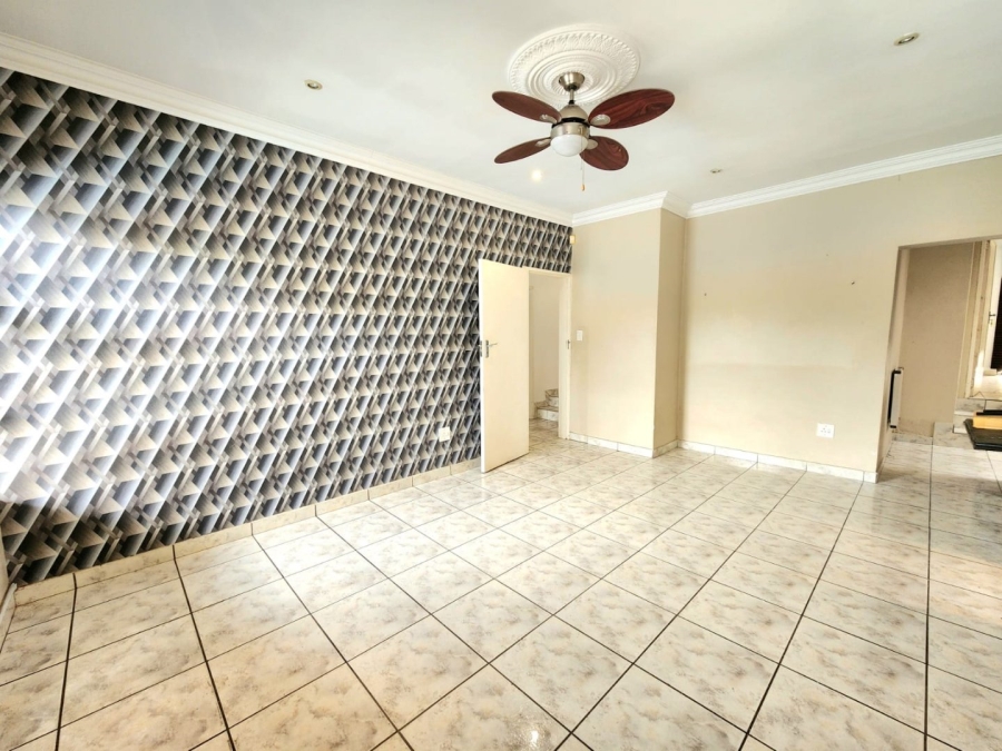 5 Bedroom Property for Sale in Glenvista Gauteng