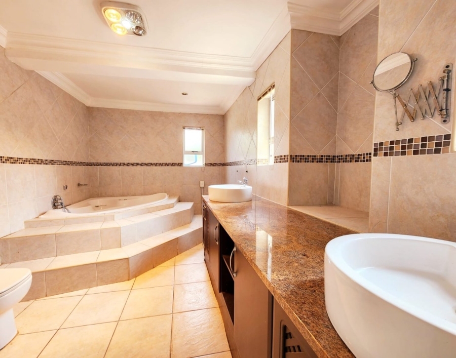5 Bedroom Property for Sale in Glenvista Gauteng