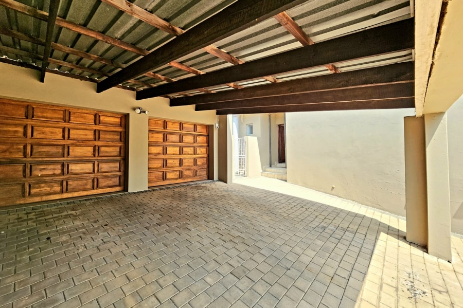 5 Bedroom Property for Sale in Glenvista Gauteng