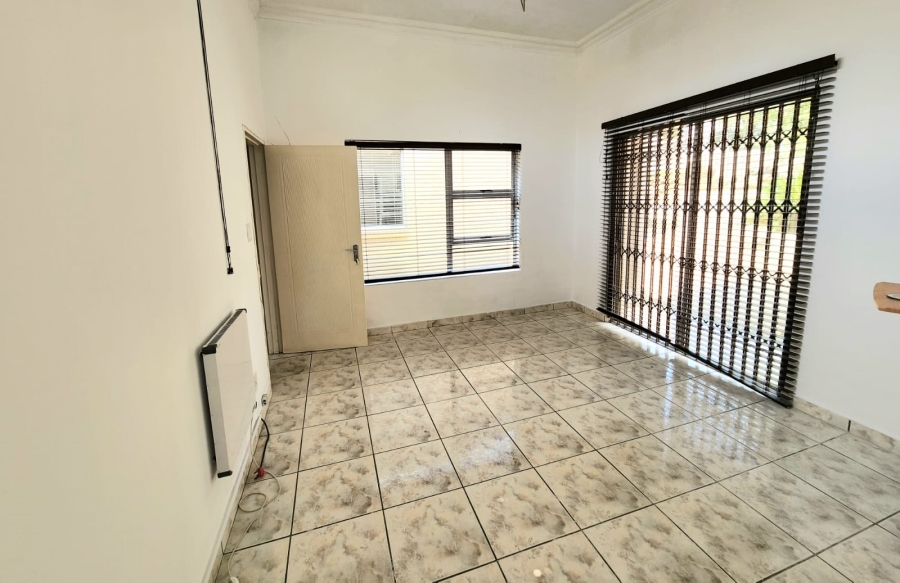 5 Bedroom Property for Sale in Glenvista Gauteng