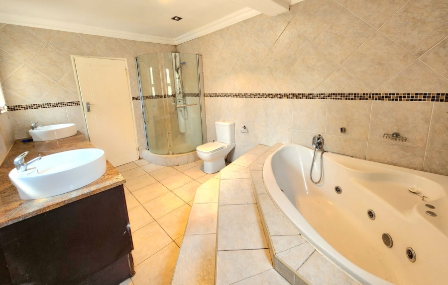 5 Bedroom Property for Sale in Glenvista Gauteng