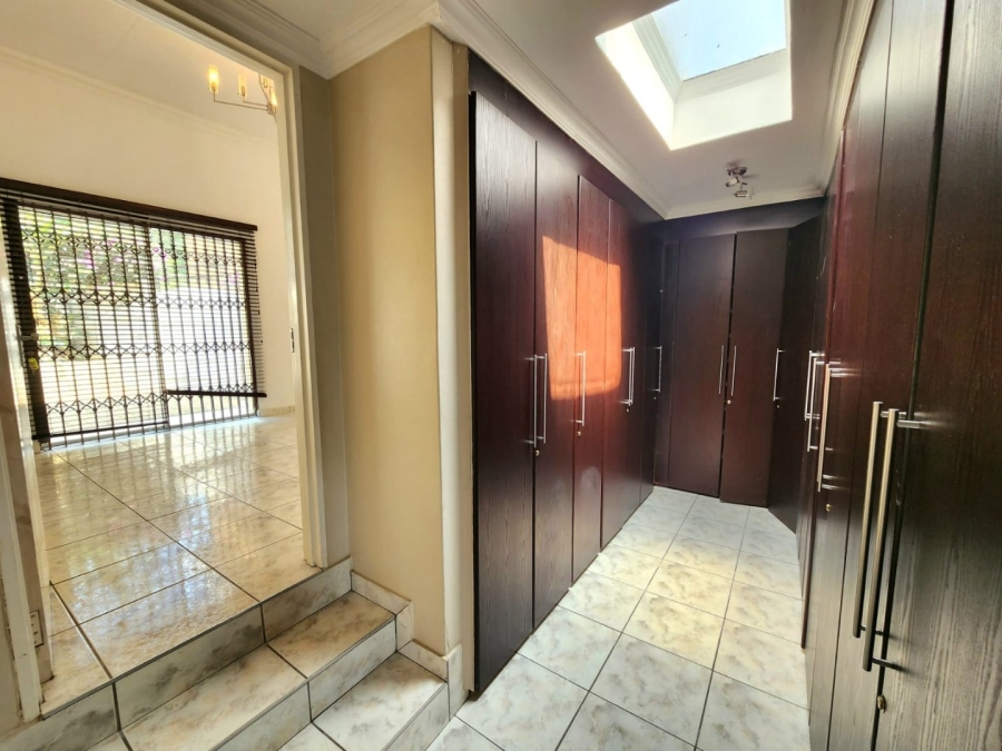 5 Bedroom Property for Sale in Glenvista Gauteng