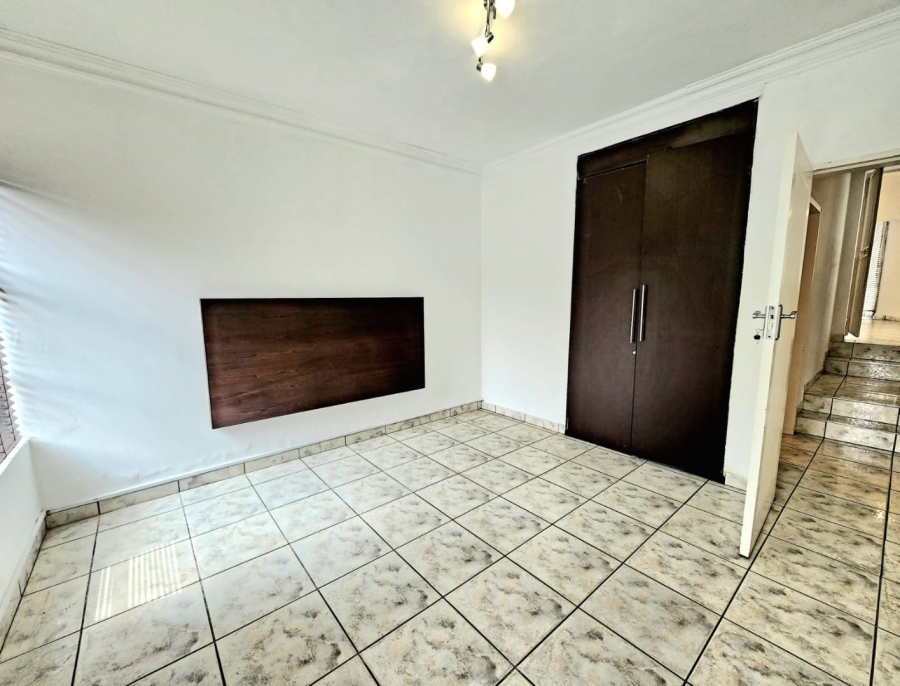 5 Bedroom Property for Sale in Glenvista Gauteng
