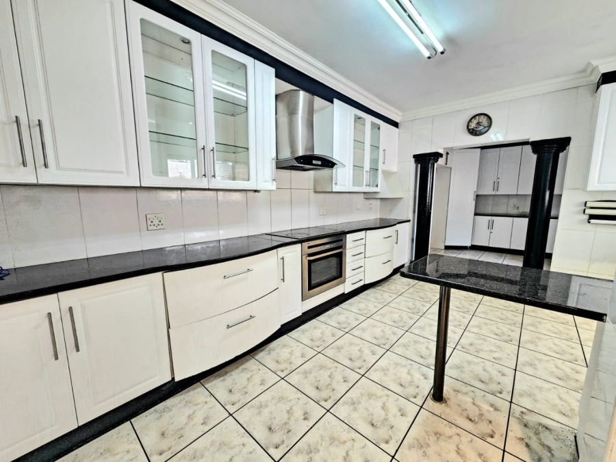 5 Bedroom Property for Sale in Glenvista Gauteng