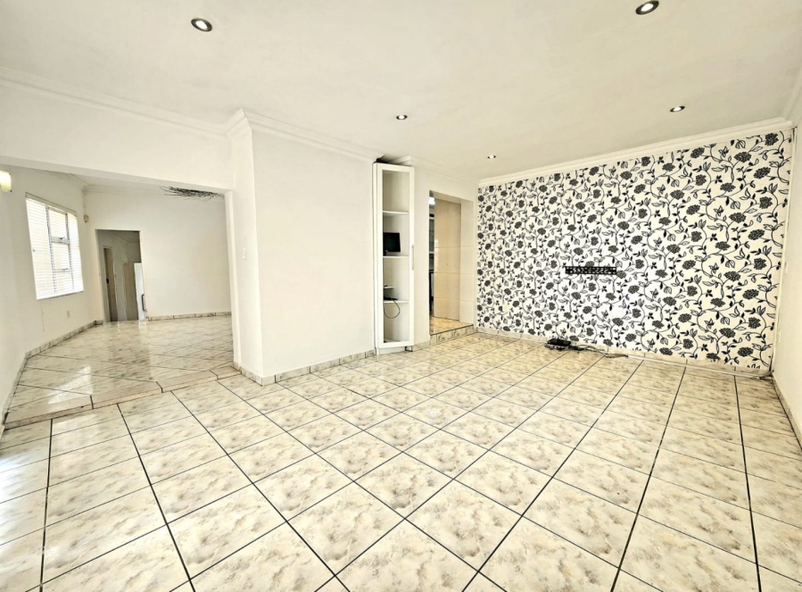 5 Bedroom Property for Sale in Glenvista Gauteng