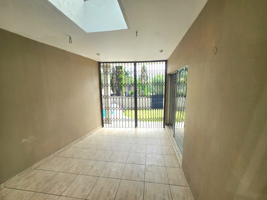 5 Bedroom Property for Sale in Glenvista Gauteng