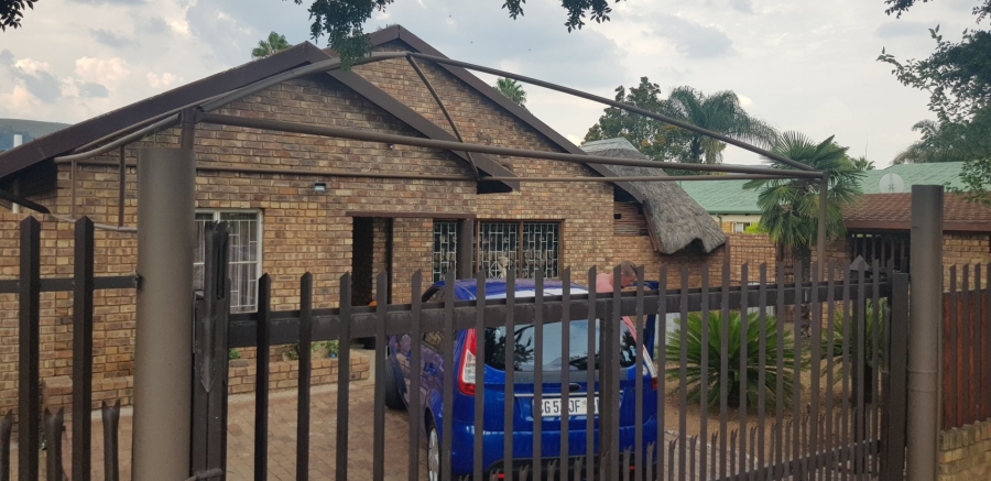 3 Bedroom Property for Sale in Booysens Gauteng