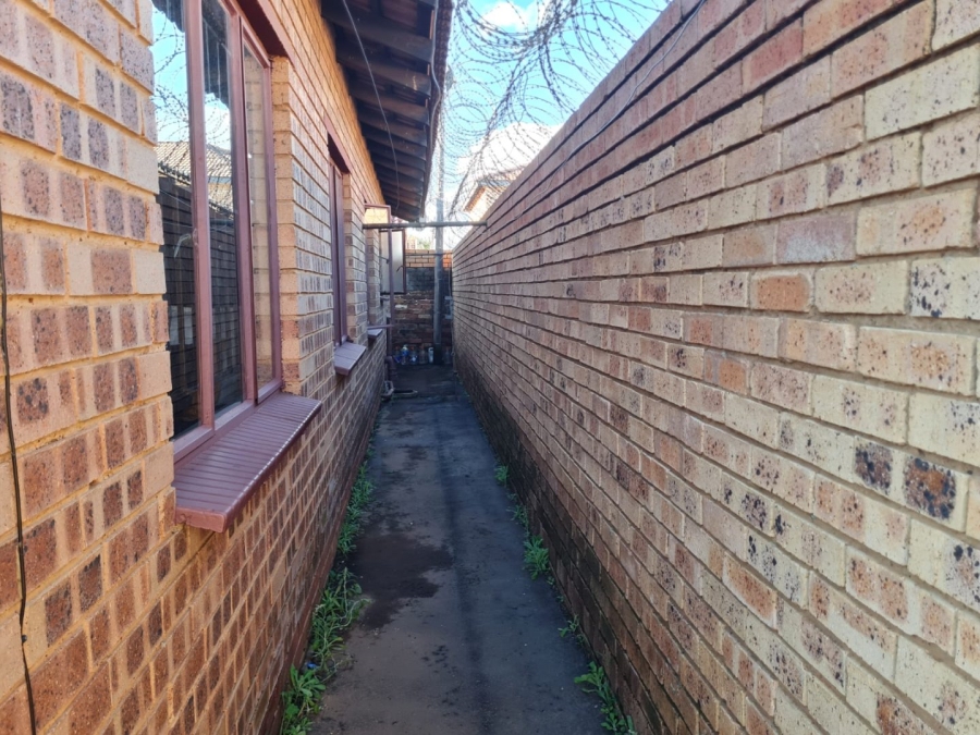 To Let  Bedroom Property for Rent in Lenasia Ext 2 Gauteng