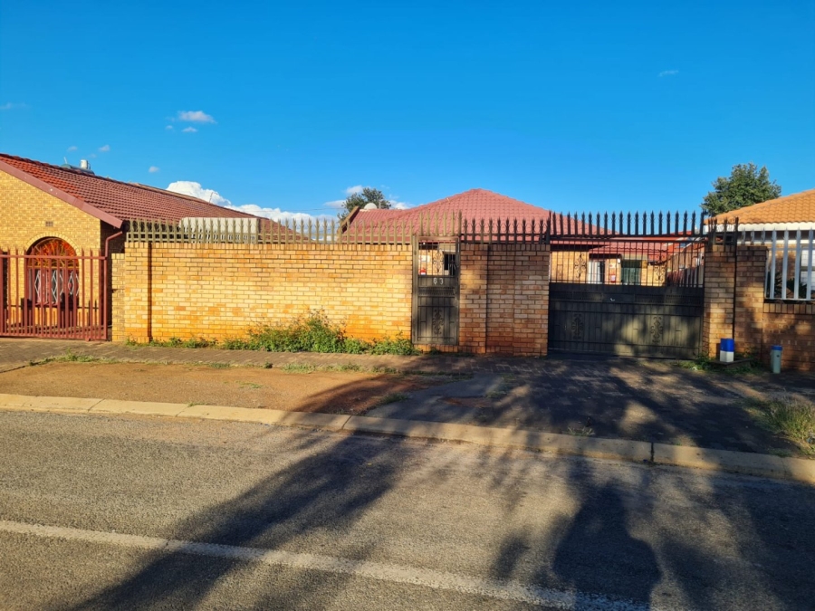 To Let  Bedroom Property for Rent in Lenasia Ext 2 Gauteng