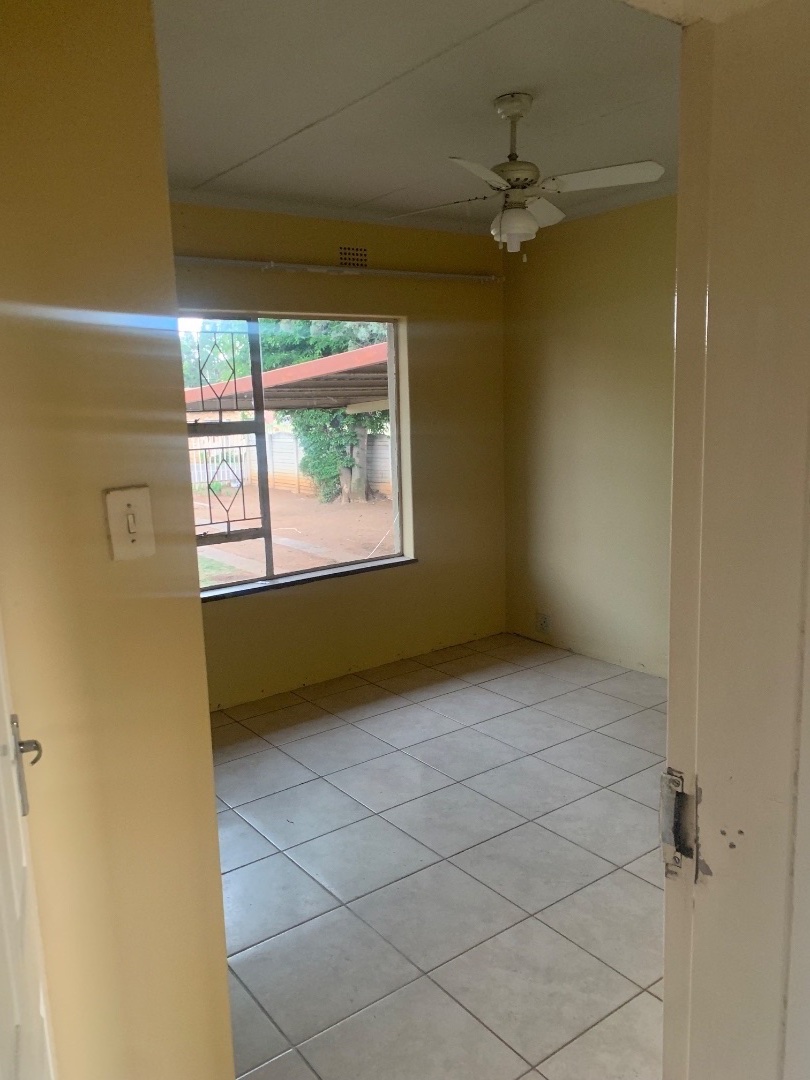To Let 3 Bedroom Property for Rent in Kibler Park Gauteng