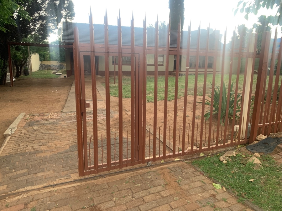 To Let 3 Bedroom Property for Rent in Kibler Park Gauteng