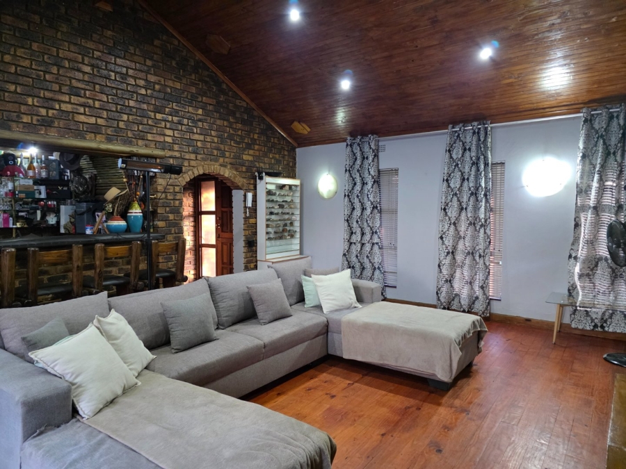 To Let 4 Bedroom Property for Rent in Vanderbijlpark SE 3 Gauteng