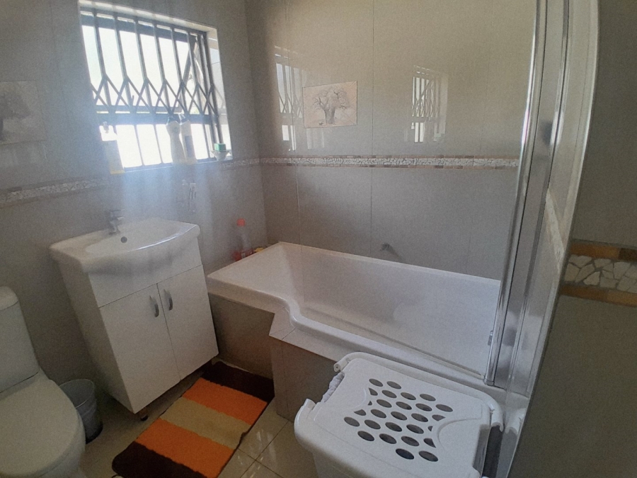 4 Bedroom Property for Sale in Noordwyk Gauteng