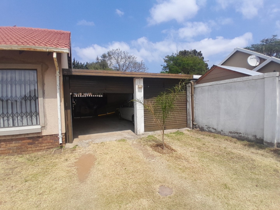 4 Bedroom Property for Sale in Noordwyk Gauteng
